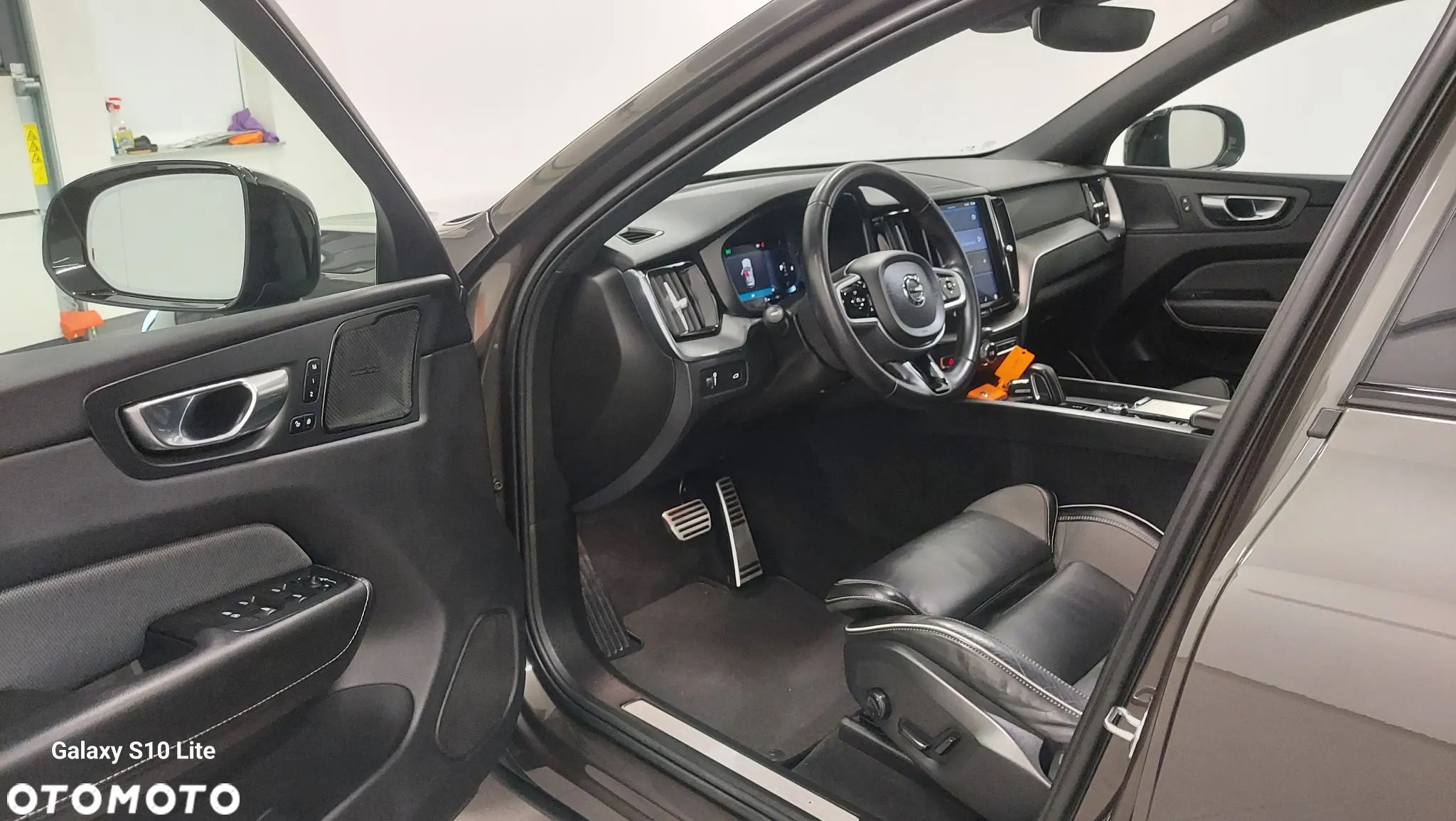 Volvo XC 60 B4 D Plus Dark - 5