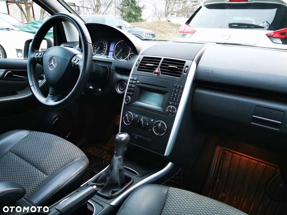 Mercedes-Benz Klasa A 160 BlueEFFICIENCY Avantgarde Special Edition - 4