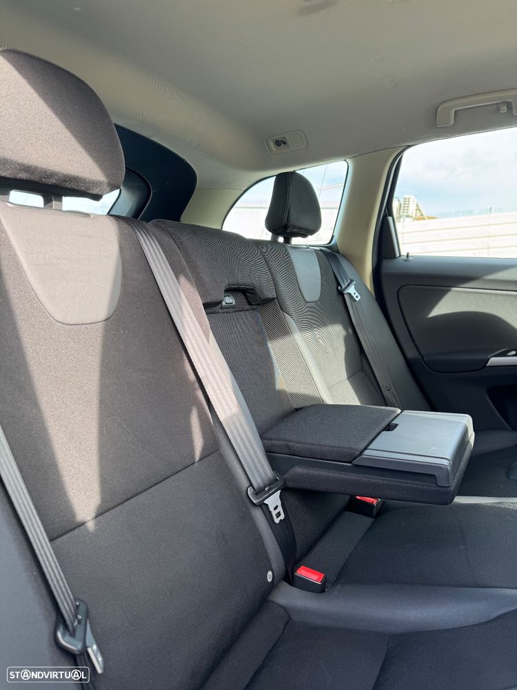 Volvo XC 60 2.0 D4 Momentum Start/Stop - 8