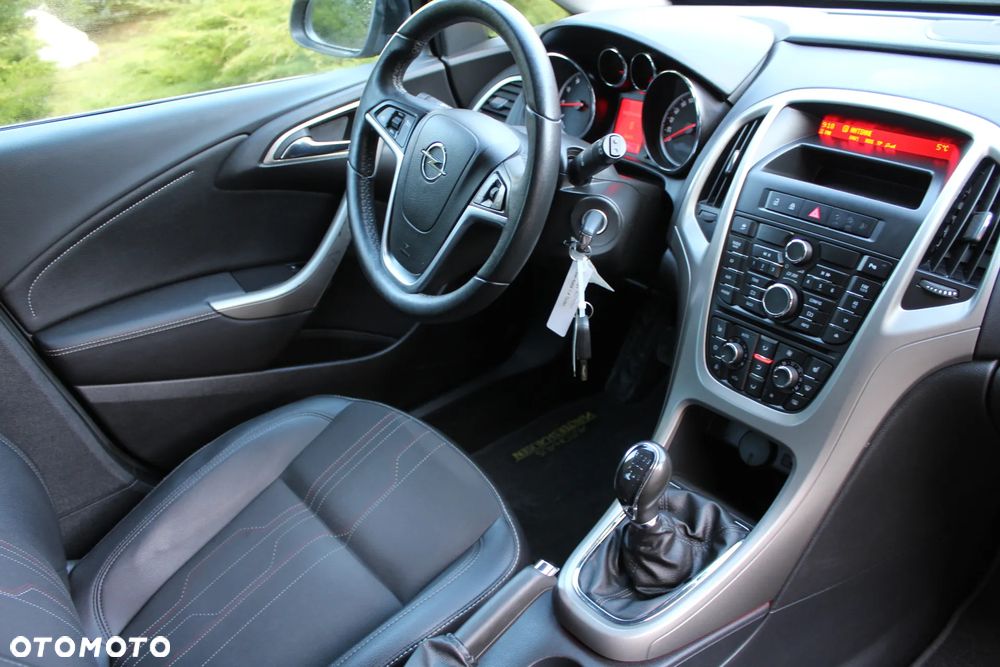 Opel Astra 1.4 Turbo 150 Jahre - 7