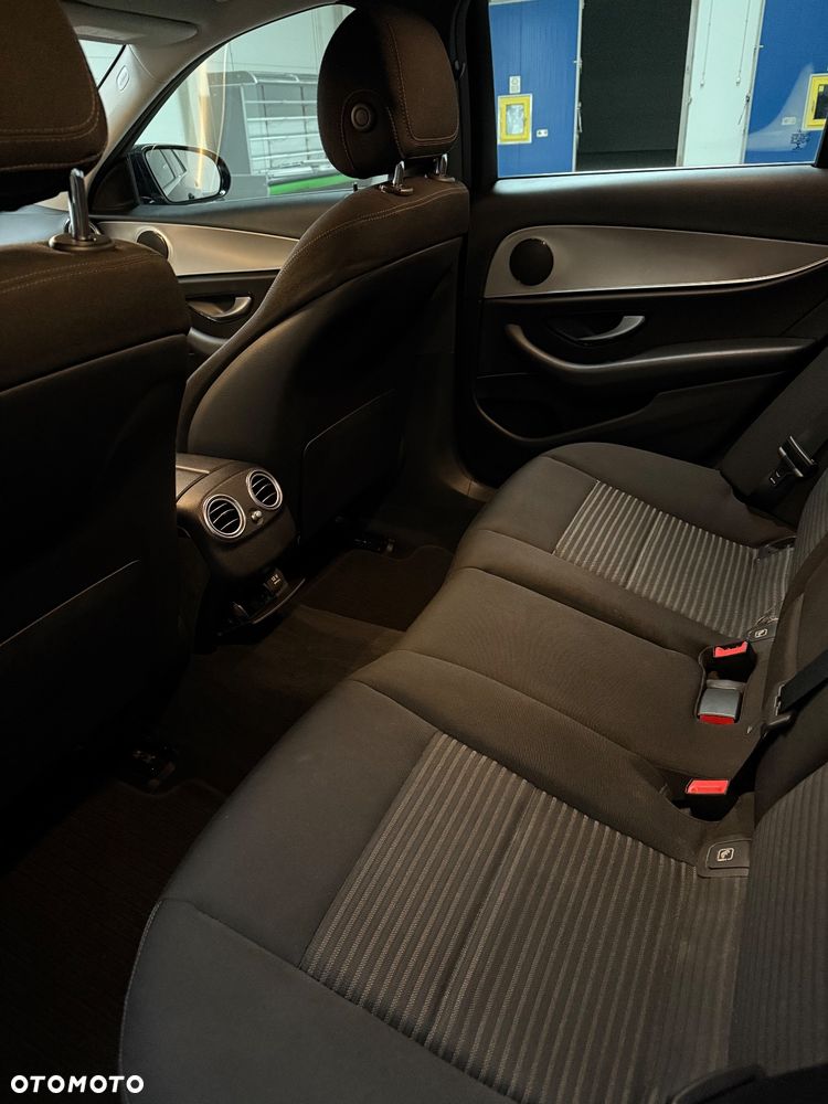 Mercedes-Benz Klasa E 220 d 4-Matic 9G-TRONIC - 5