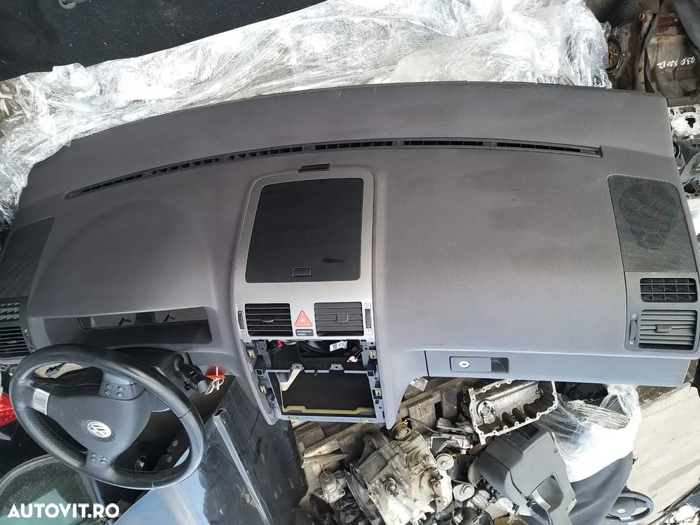 Plansa De Bord pentru Volkswagen Golf 5 din 2006 volan pe stanga - 1