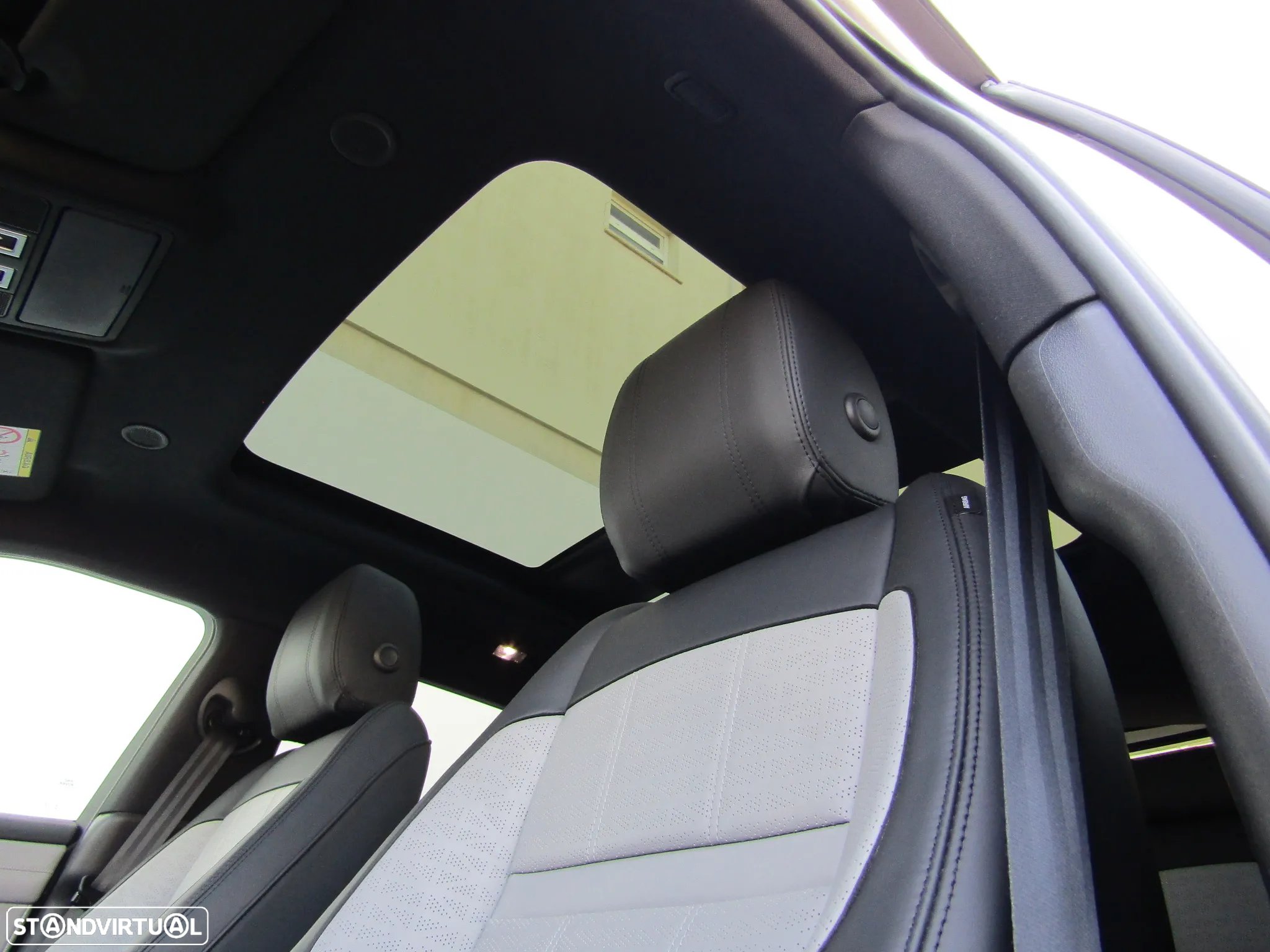Land Rover Range Rover Evoque 2.0 D200 AWD R-Dynamic Auto - 16
