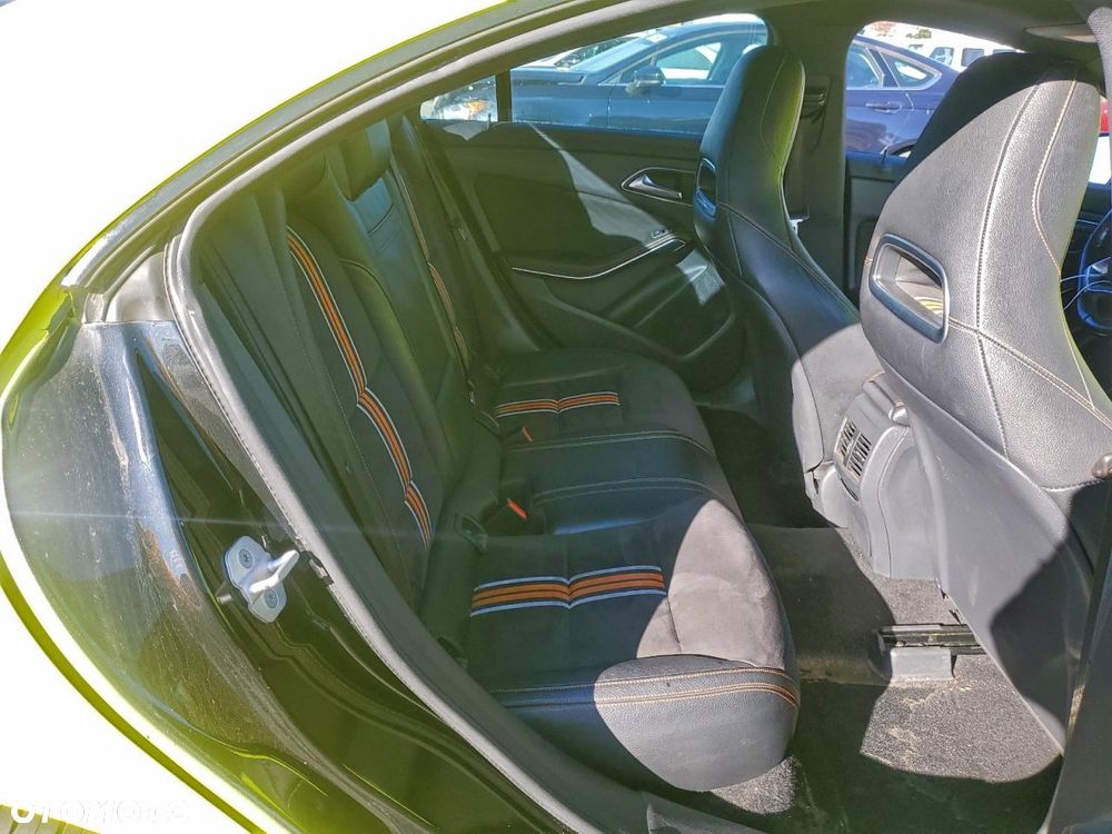 Mercedes-Benz CLA 250 4Matic 7G-DCT Orange Art Edition - 9