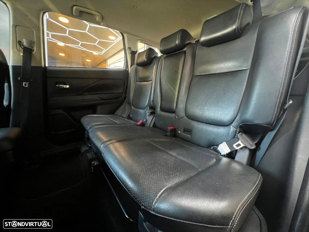 Mitsubishi Outlander 2.2 DI-D Intense+ - 12