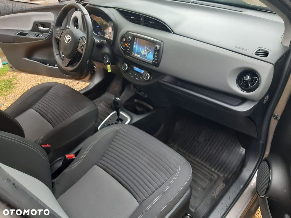 Toyota Yaris Hybrid 100 Premium - 21