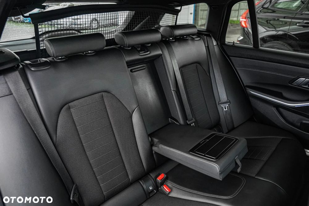 BMW Seria 3 320d Touring Sport Line - 27