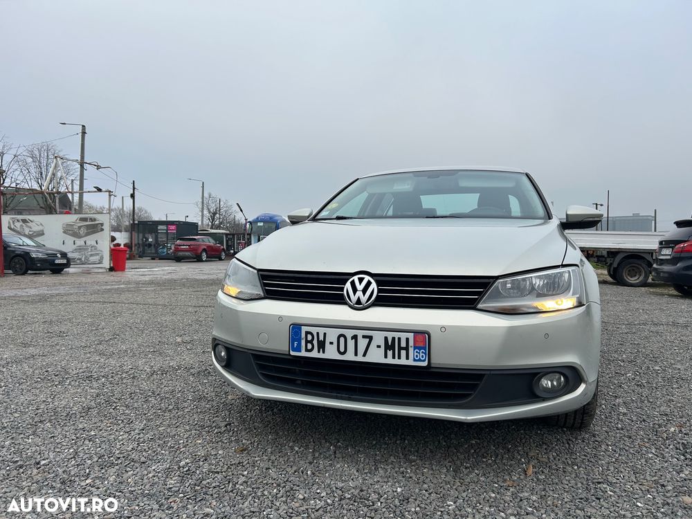 Volkswagen Jetta 1.6 TDI DSG Comfortline - 26