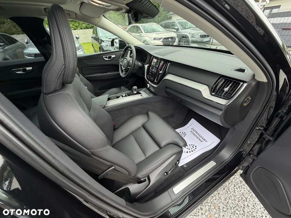 Volvo XC 60 B4 D AWD Ultimate Dark - 32