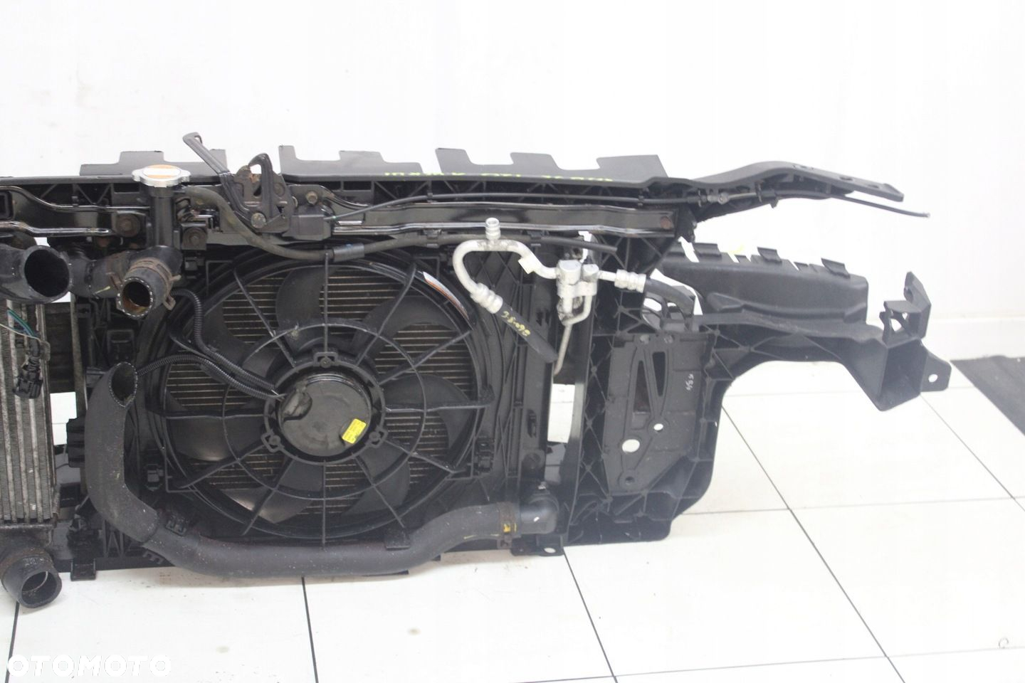 PAS PRZEDNI WZMOCNIENIE CHŁODNICE HYUNDAI i20 2008R- 1.4 CRDI - 11