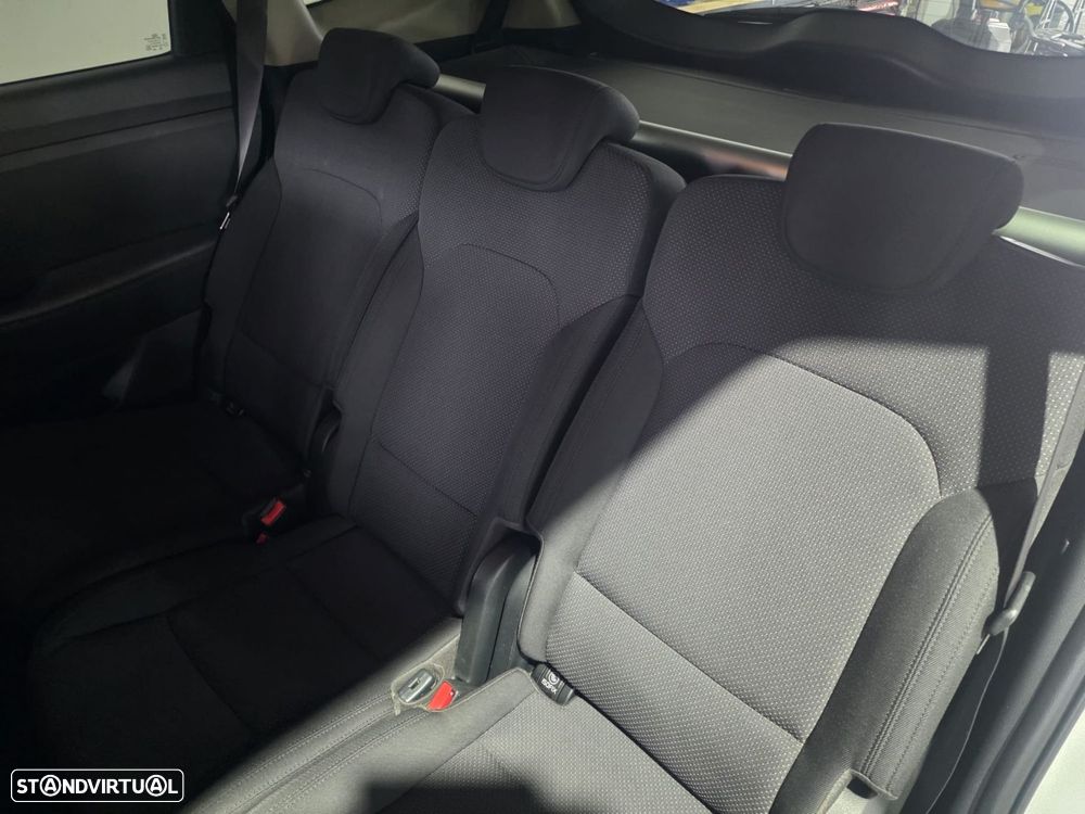 Kia Carens - 19