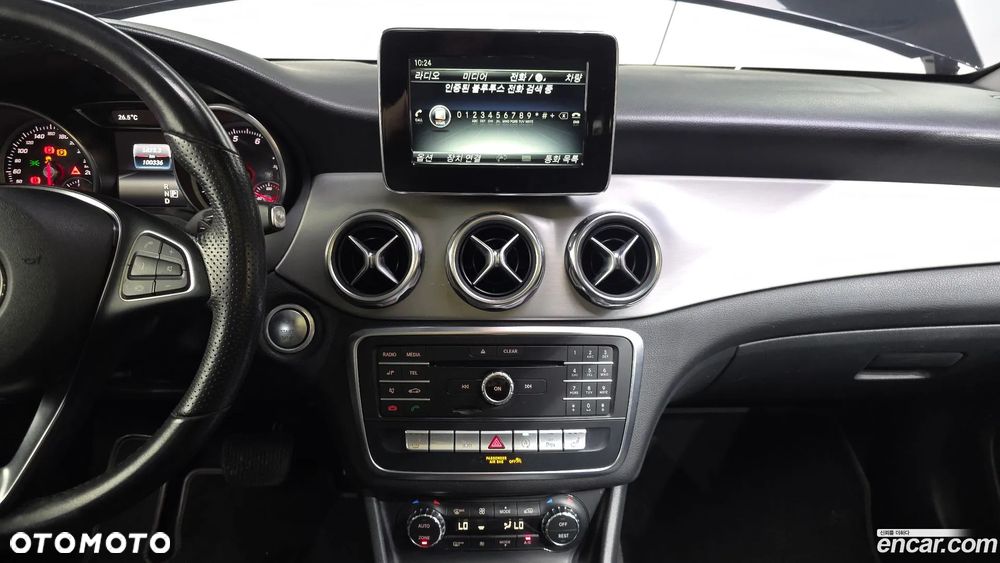 Mercedes-Benz GLA - 16