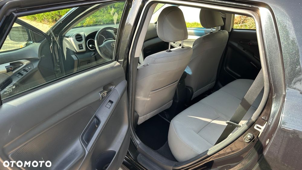 Toyota Matrix - 25