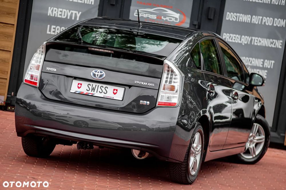 Toyota Prius (Hybrid) Life - 13