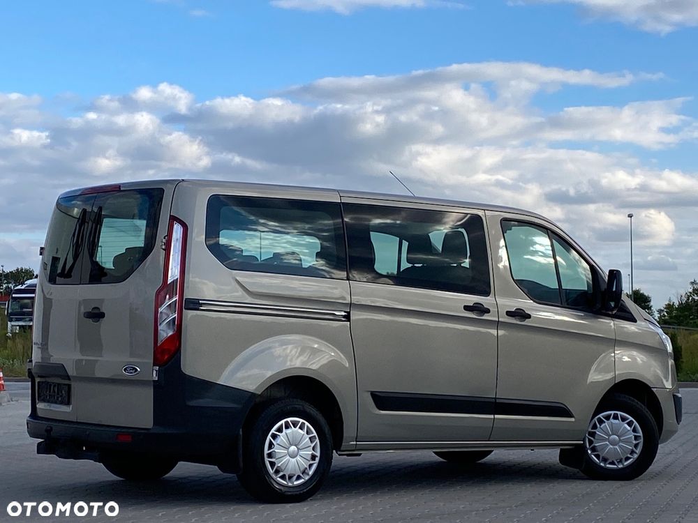 Ford Tourneo Custom - 19