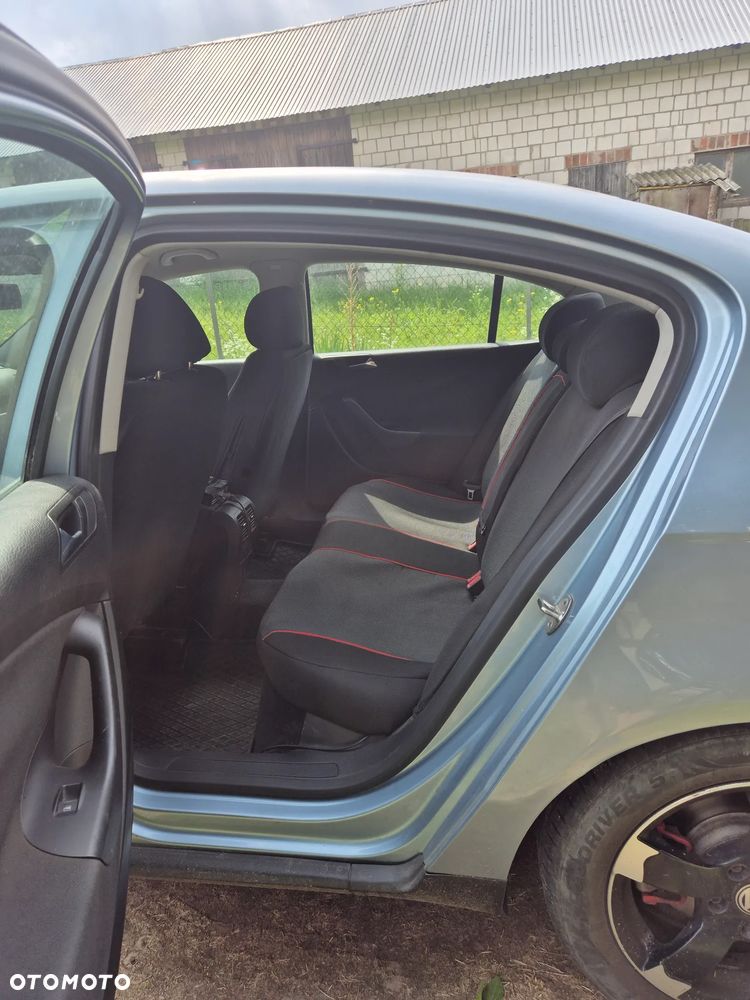 Volkswagen Passat 2.0 FSI Comfortline - 5