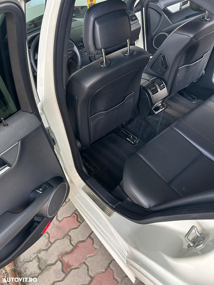 Mercedes-Benz C 300 4-Matic - 9