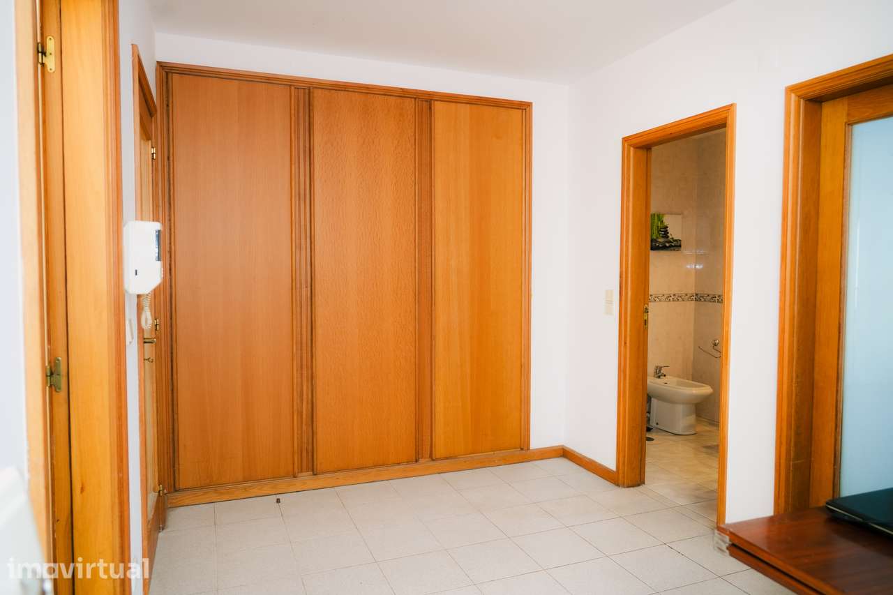 Moradia T4 Triplex Condomínio Fechado|Garagem para 2 Carros, Jardins - Grande imagem: 5/34
