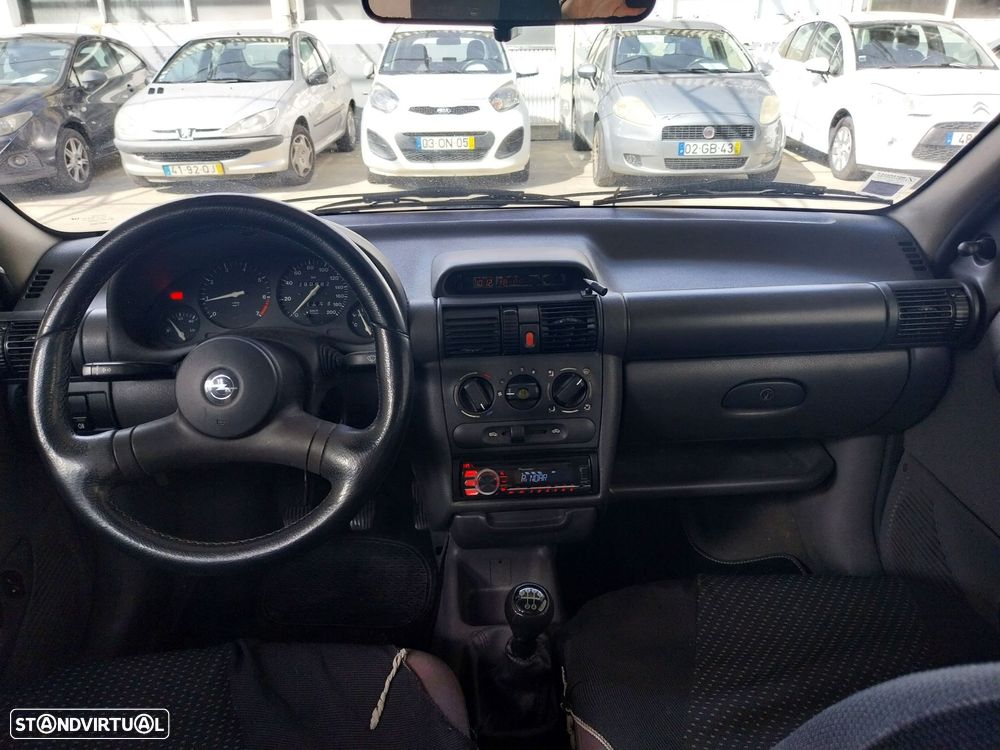 Opel Corsa 1.2 CDX - 11
