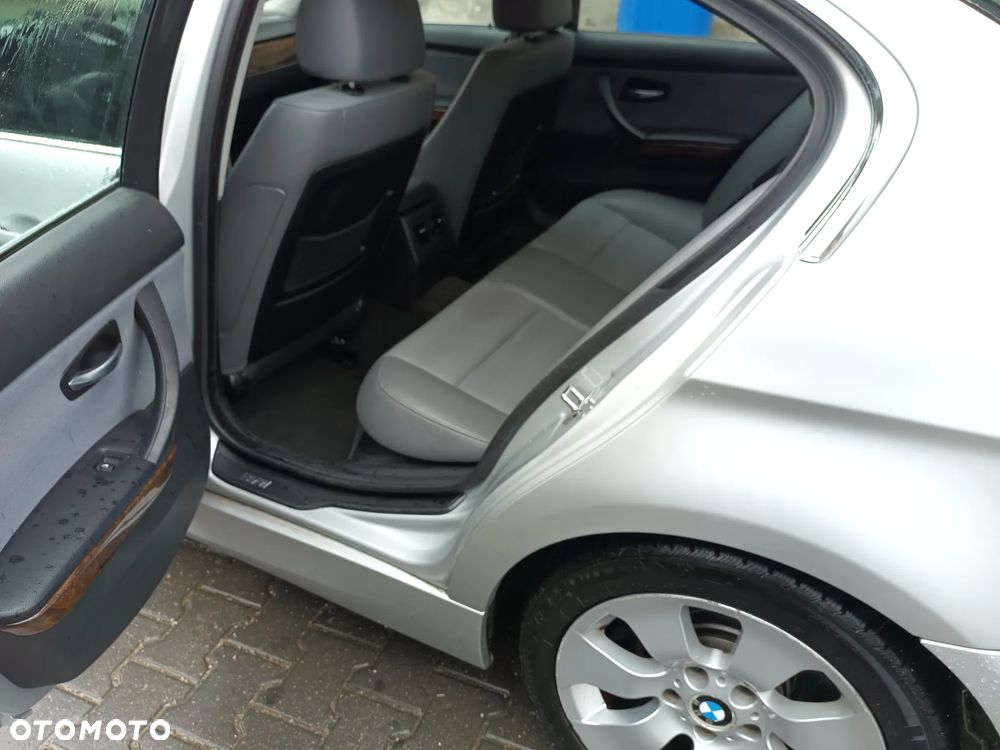 BMW Seria 3 330i - 22