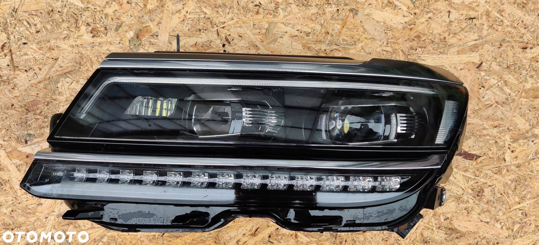 Volkswagen Tiguan 2016 Lampa przednia LEWA USZKODZONA - 1