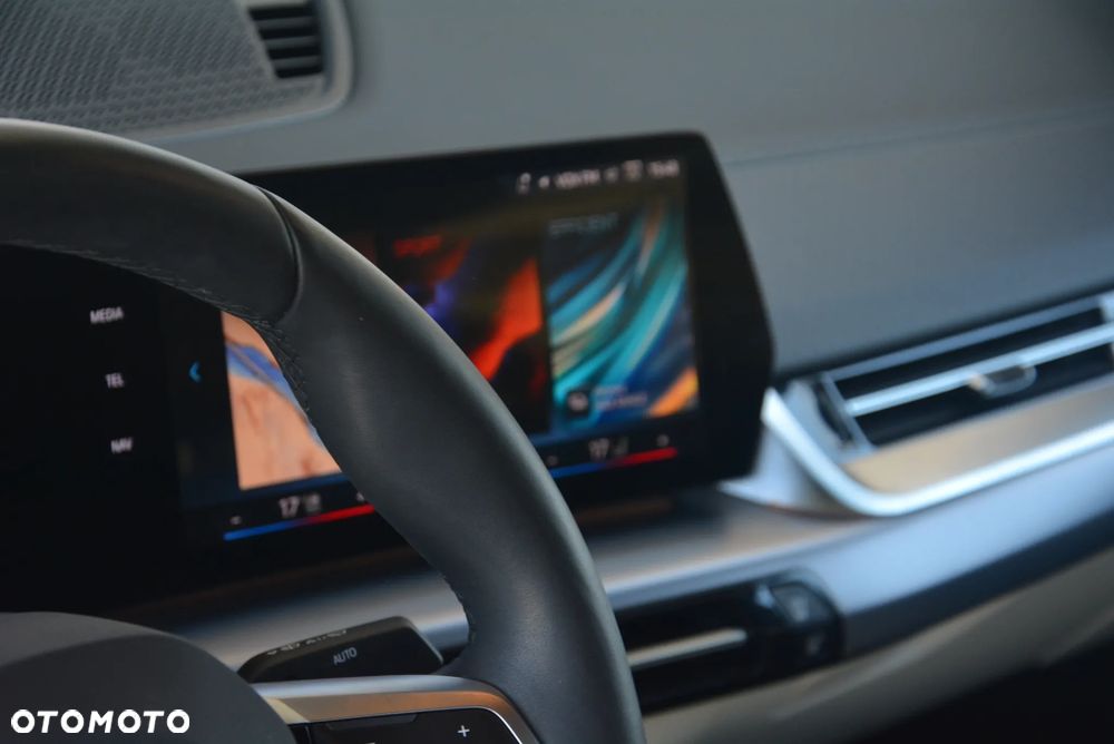 BMW iX2 eDrive20 66.5kWh M Sport - 17