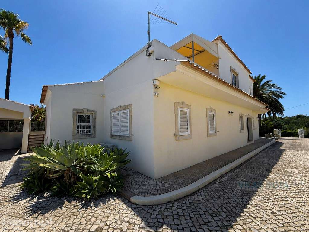 Elegante Moradia com Piscina no Triângulo Dourado - Grande imagem: 2/18