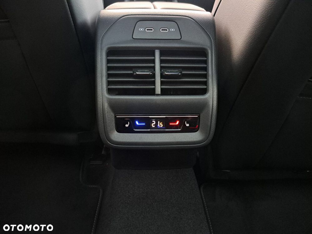 Volkswagen Passat 2.0 TSI 4Mot R-Line Plus DSG - 37