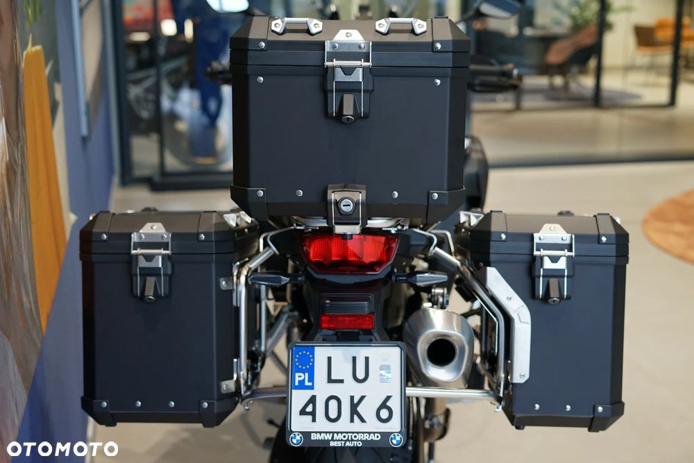 BMW F - 24