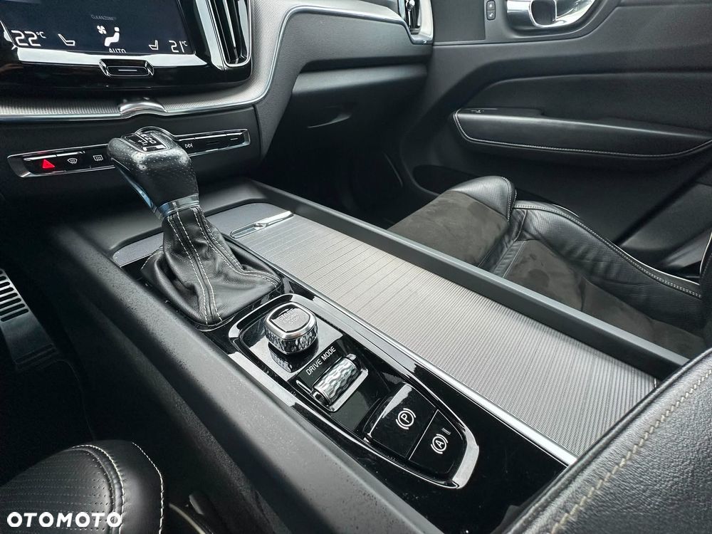 Volvo XC 60 D5 AWD R-Design - 13