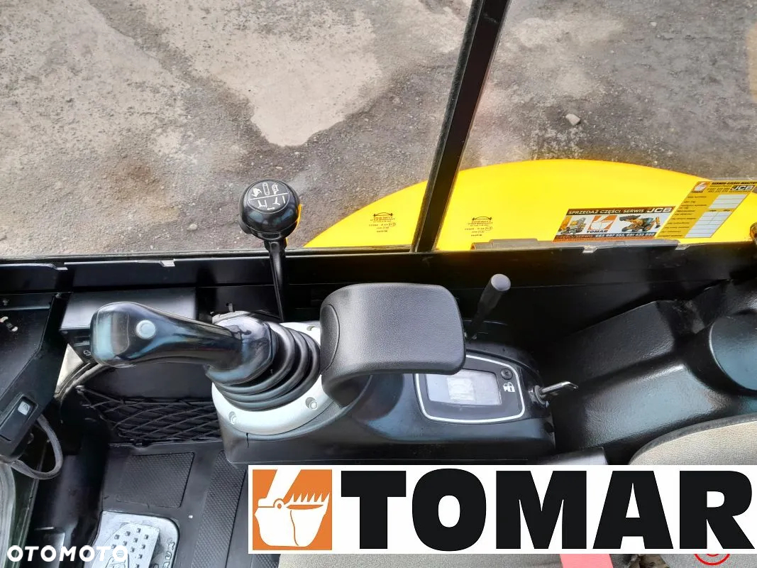 JCB 8026 - 27