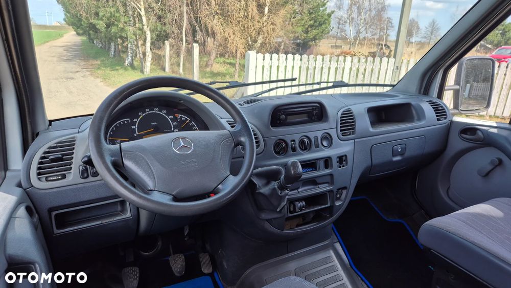Mercedes-Benz Sprinter - 13