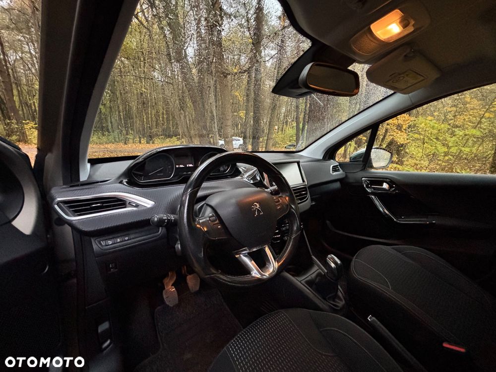 Peugeot 208 - 15