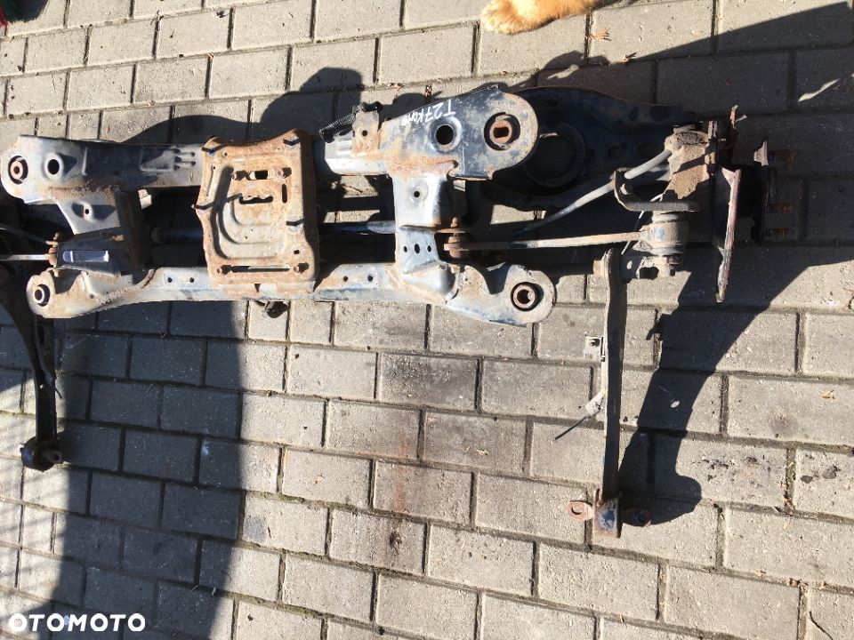 Belka tył zawieszenie Toyota Avensis T27 08- - 1