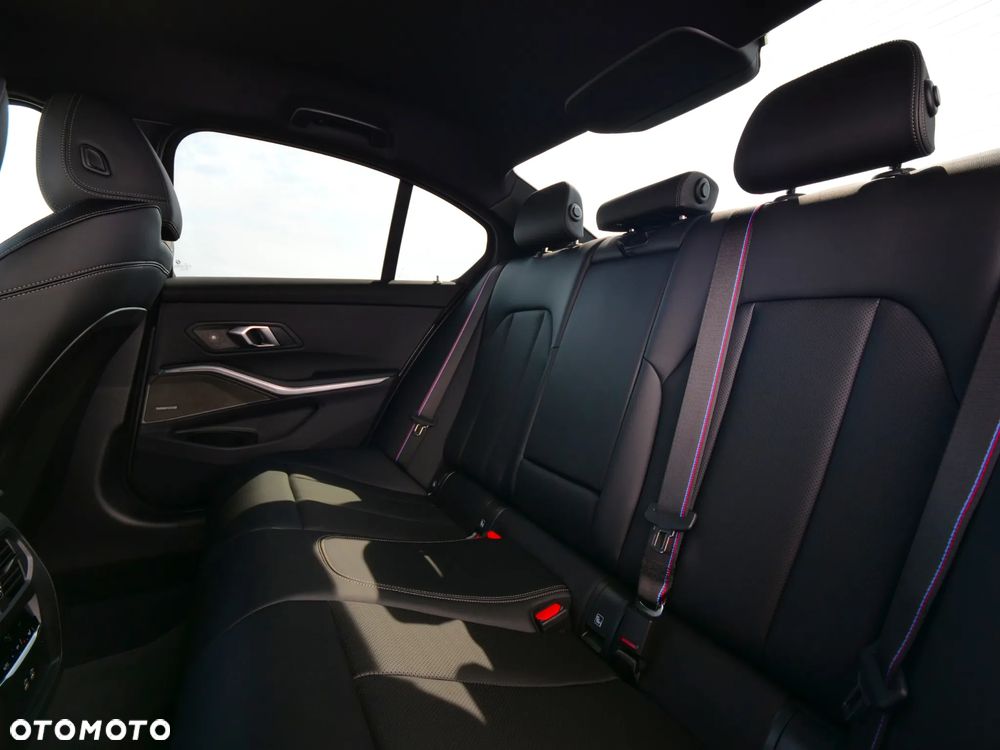 BMW Seria 3 330i xDrive M Sport sport - 34