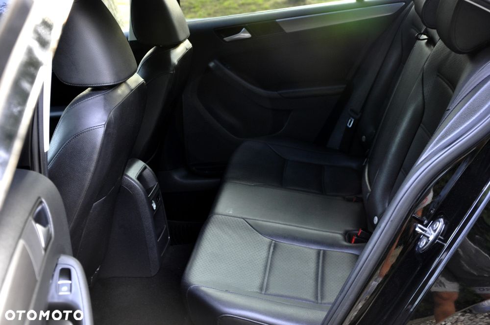 Volkswagen Jetta 2.0 TDI DSG Highline - 27