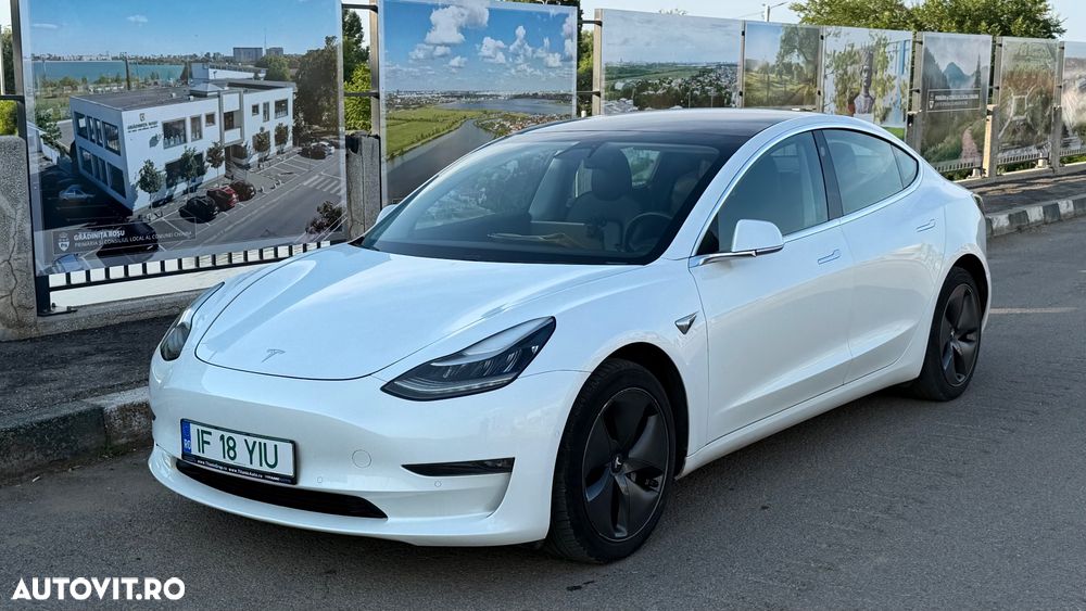 Tesla Model 3 - 1