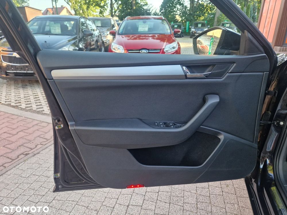 Skoda Superb Combi 1.6 TDI GreenLine - 21