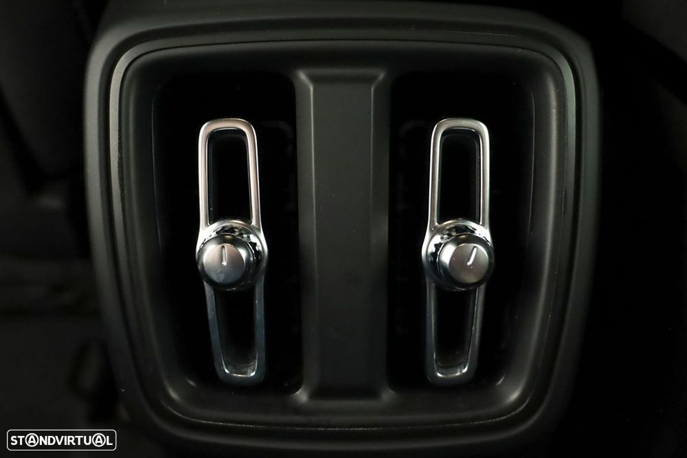 Volvo XC 40 1.5 T2 Plus Dark Auto - 24