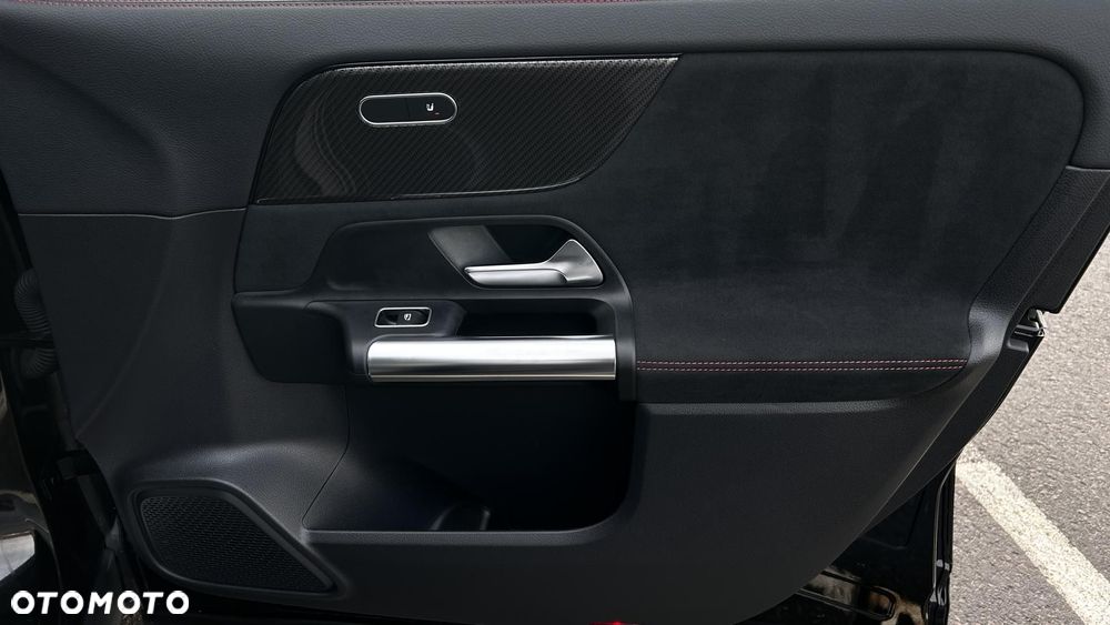 Mercedes-Benz GLA - 21