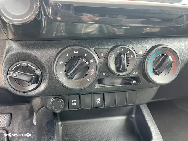 Toyota HILUX CAB/DUPLA 4x4 150cv - 10