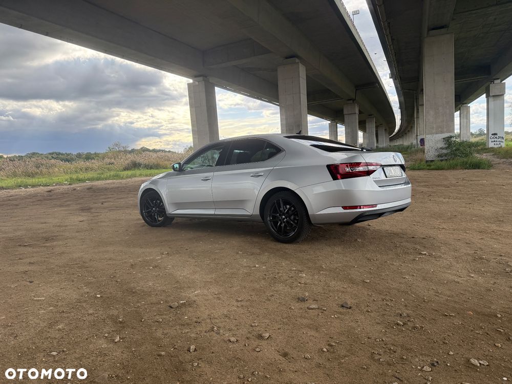 Skoda Superb 2.0 TDI Ambition DSG7 - 6
