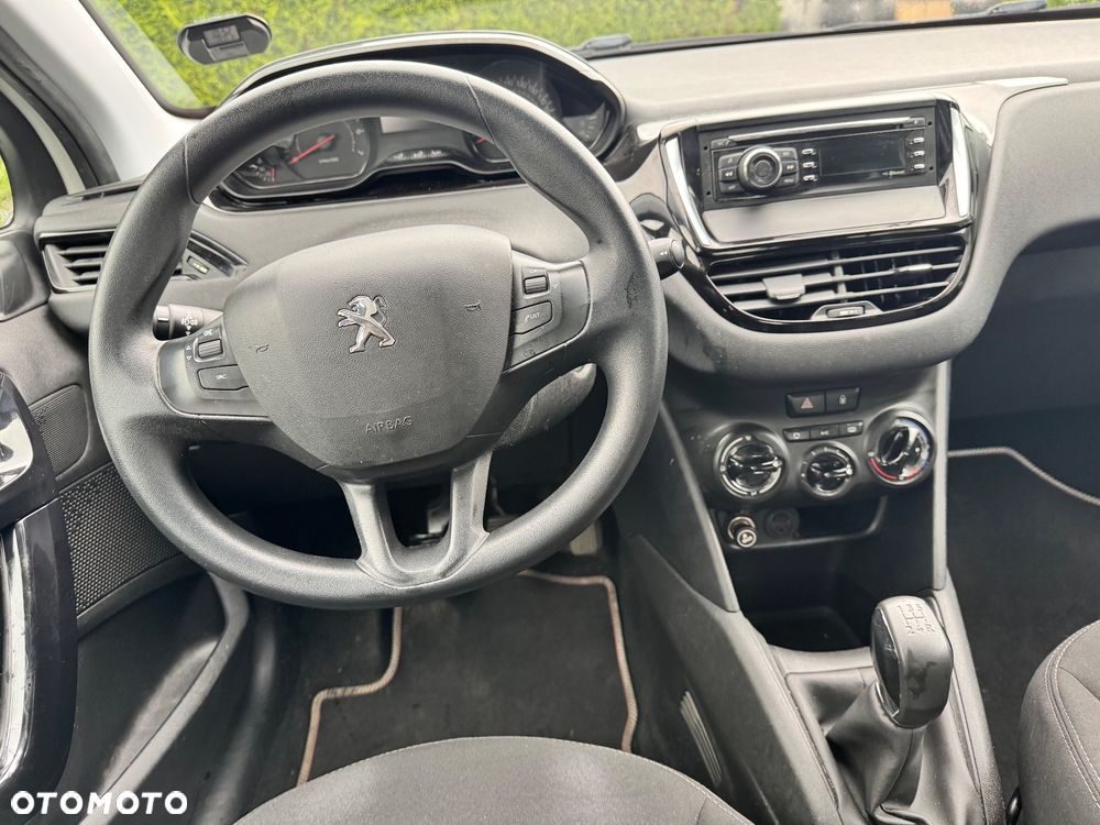 Peugeot 208 - 22