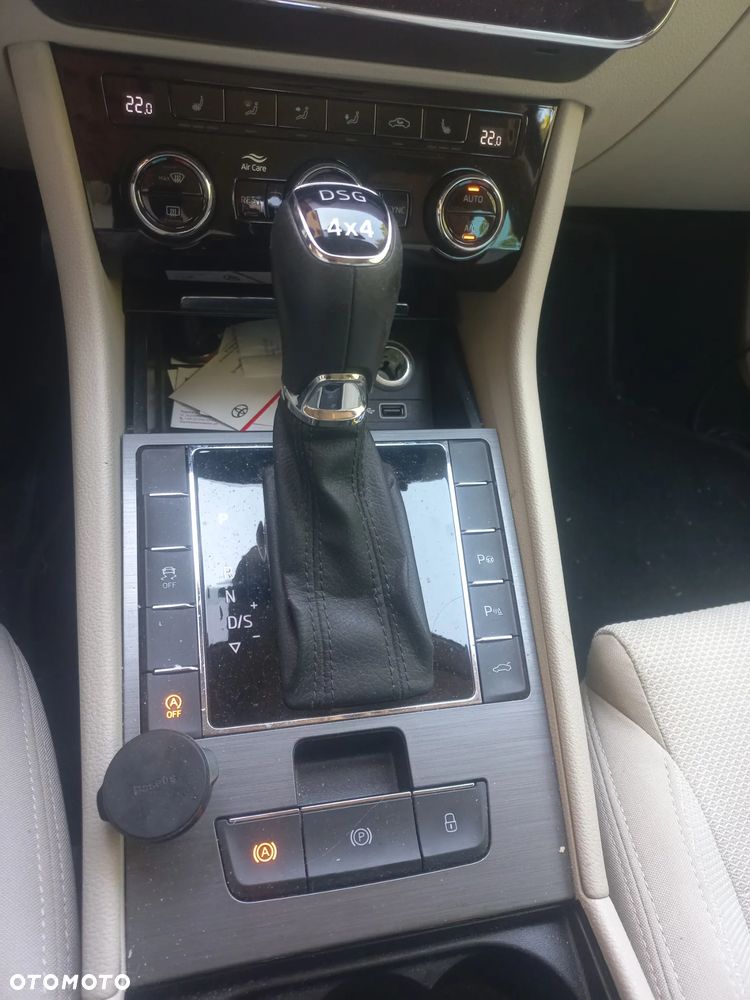 Skoda Superb 2.0 TDI SCR 4x4 Style DSG - 8