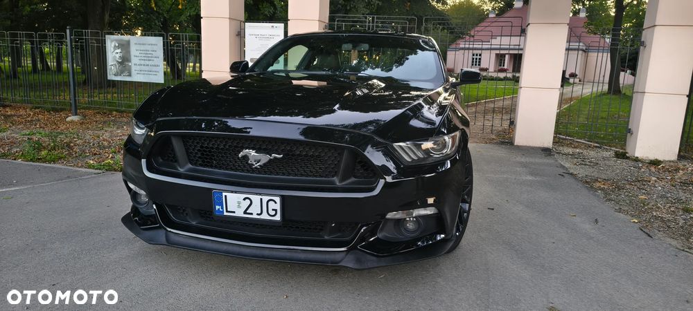Ford Mustang - 4