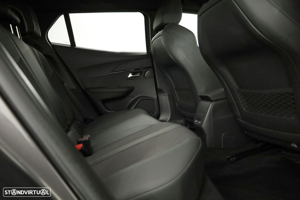 Peugeot 2008 1.2 PureTech GT EAT8 - 22