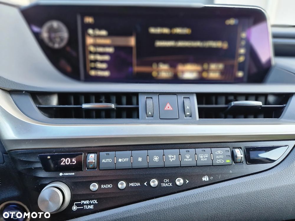 Lexus ES 300h Business Edition + - 12