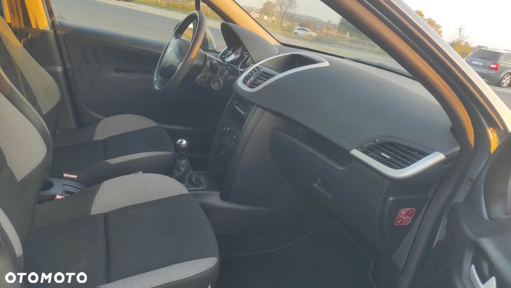 Peugeot 207 - 9