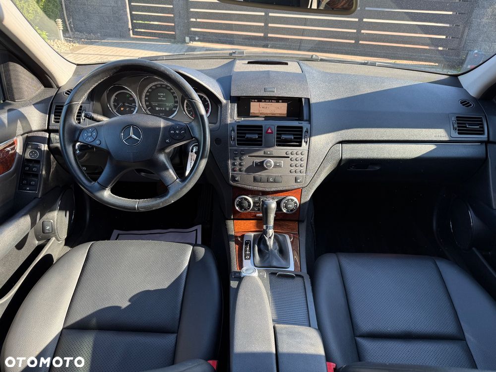Mercedes-Benz Klasa C 180 CGI Automatik BlueEFFICIENCY Elegance - 27