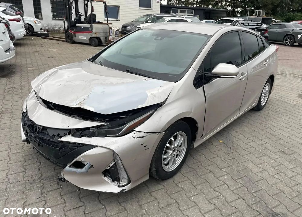 Toyota Prius ver-1-8-hybrid-executive - 3